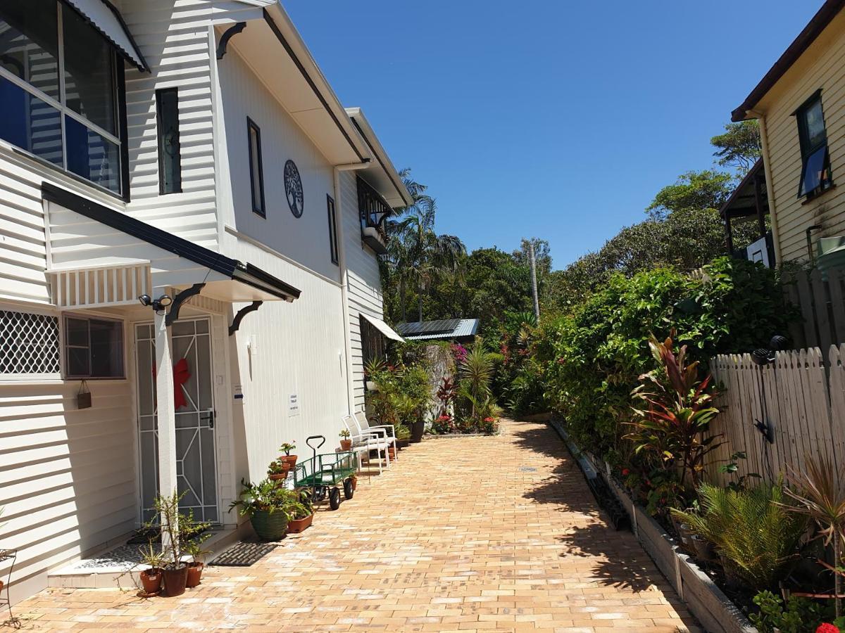 Pet Friendly & Spacious Two Bedroom Guest Unit Caloundra Exterior foto