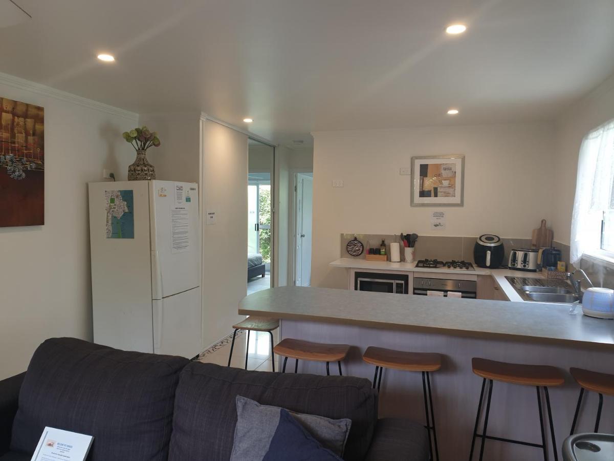 Pet Friendly & Spacious Two Bedroom Guest Unit Caloundra Exterior foto