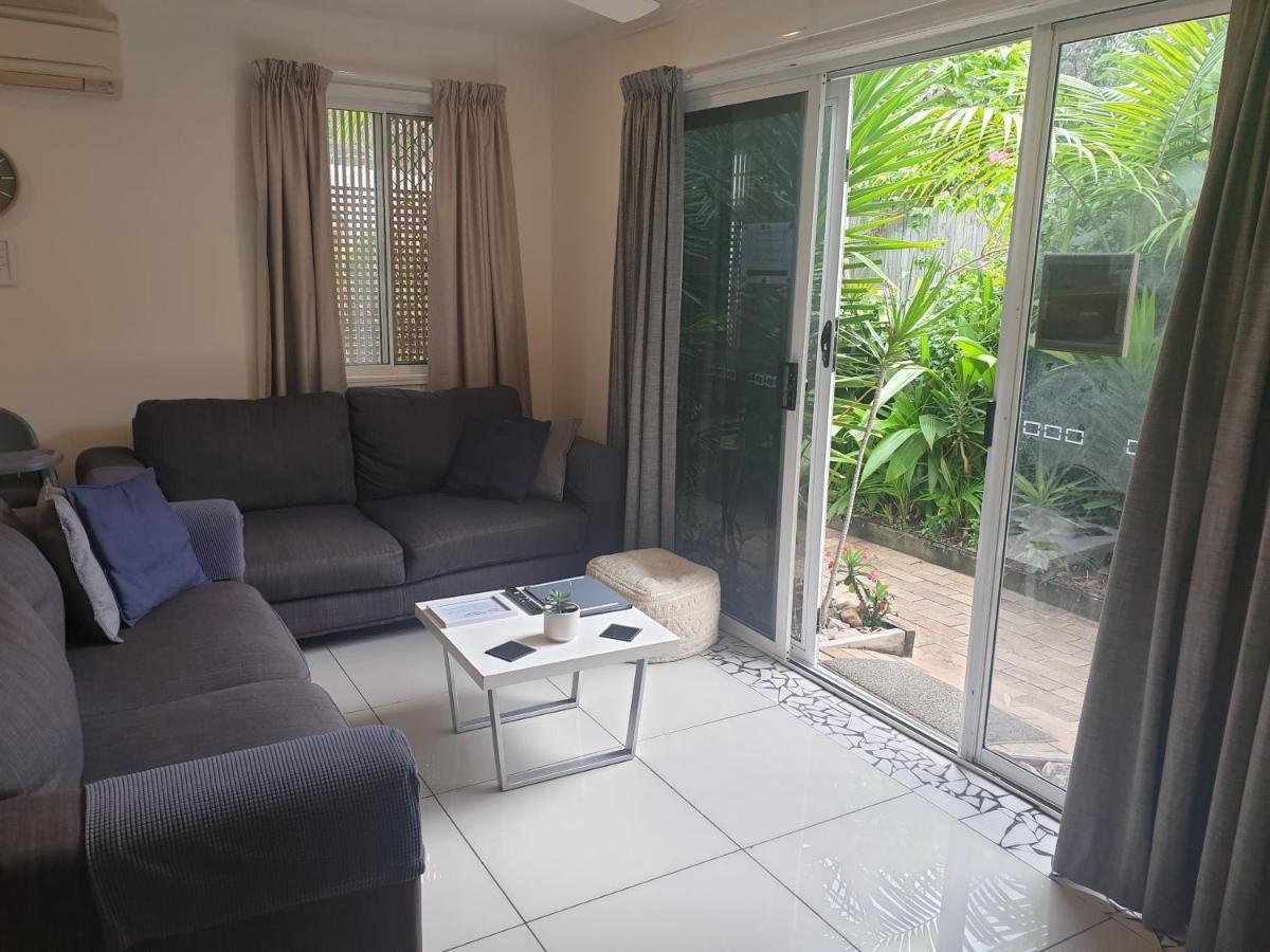 Pet Friendly & Spacious Two Bedroom Guest Unit Caloundra Exterior foto